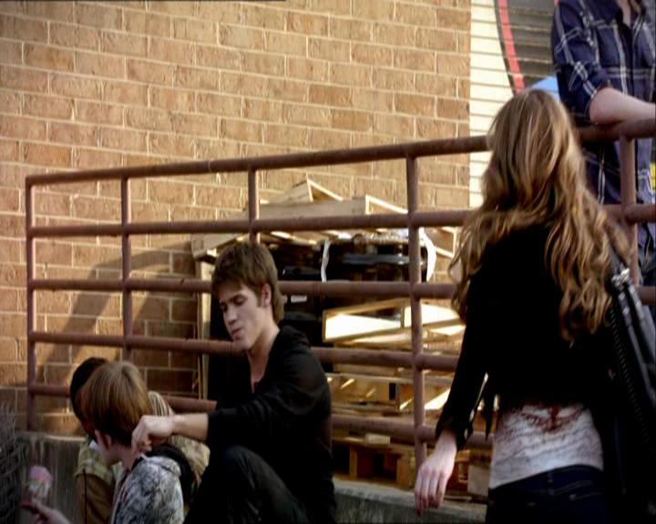 VampireDiariesWorld_dot_org-1x03FridayNightBites0182.jpg