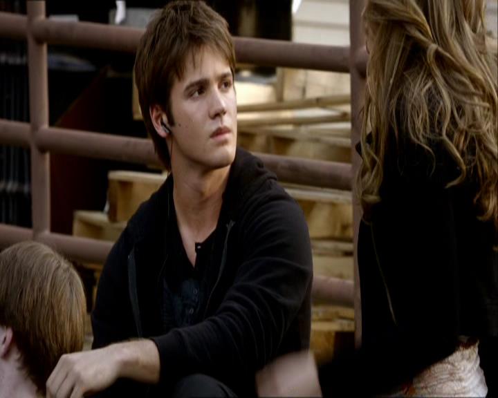 VampireDiariesWorld_dot_org-1x03FridayNightBites0189.jpg VampireDiariesWorld_dot_org-1x03FridayNightBites0189.jpg