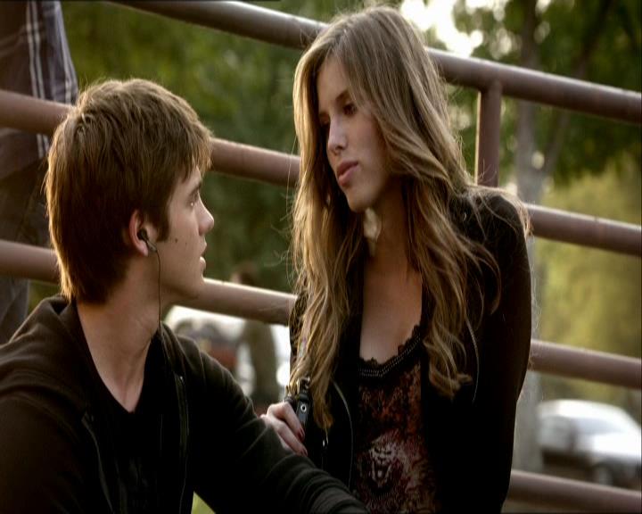 VampireDiariesWorld_dot_org-1x03FridayNightBites0198.jpg