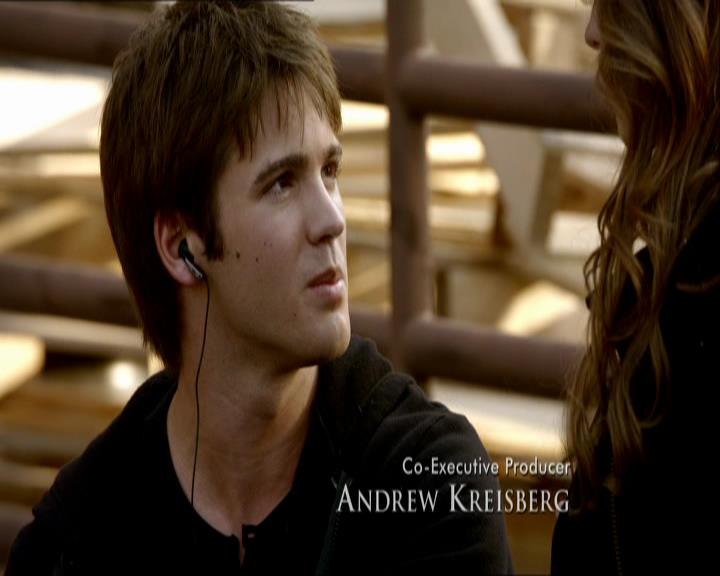 VampireDiariesWorld_dot_org-1x03FridayNightBites0202.jpg VampireDiariesWorld_dot_org-1x03FridayNightBites0202.jpg