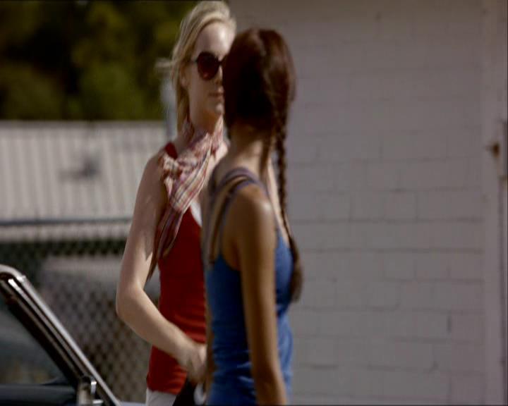 VampireDiariesWorld_dot_org-1x03FridayNightBites0565.jpg