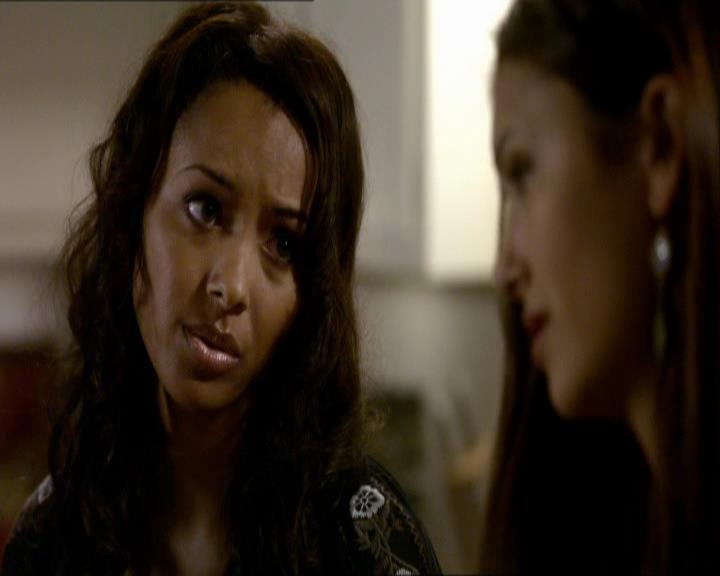 VampireDiariesWorld_dot_org-1x03FridayNightBites0852.jpg
