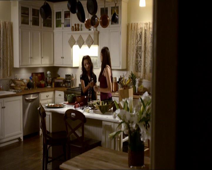 VampireDiariesWorld_dot_org-1x03FridayNightBites0875.jpg