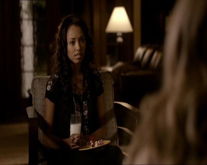 VampireDiariesWorld_dot_org-1x03FridayNightBites1035.jpg