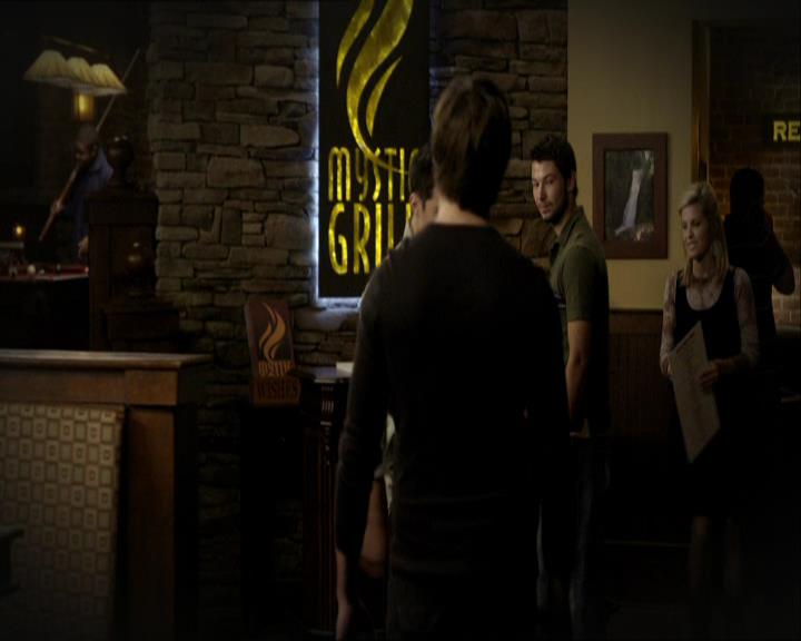 VampireDiariesWorld_dot_org-1x03FridayNightBites1104.jpg