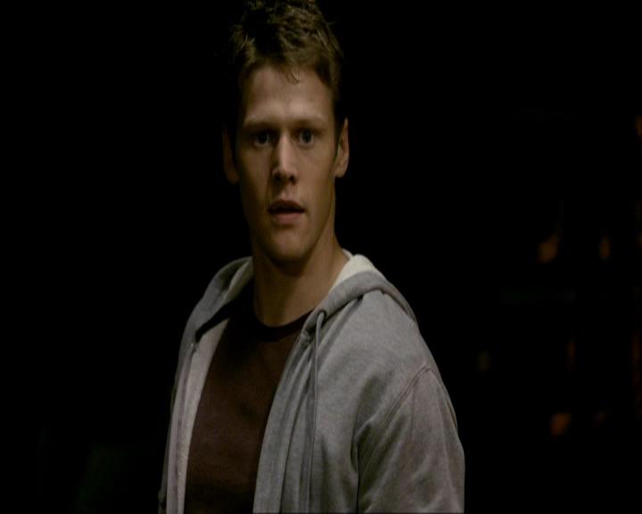VampireDiariesWorld_dot_org-1x03FridayNightBites1132.jpg