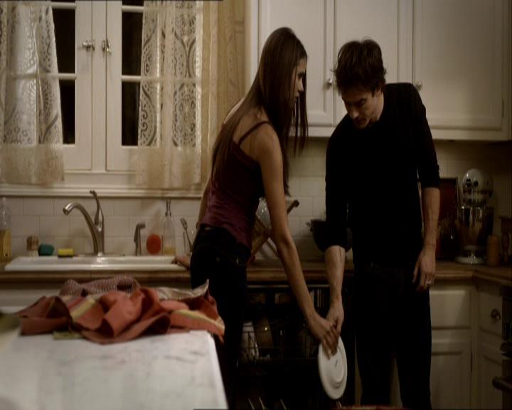 VampireDiariesWorld_dot_org-1x03FridayNightBites1156.jpg