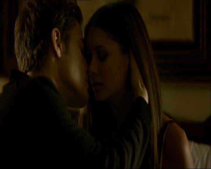 VampireDiariesWorld_dot_org-1x03FridayNightBites1376.jpg