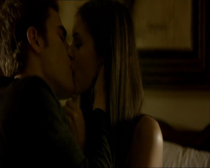 VampireDiariesWorld_dot_org-1x03FridayNightBites1381.jpg