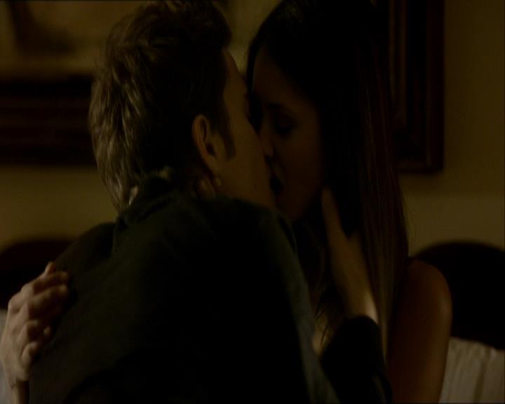 VampireDiariesWorld_dot_org-1x03FridayNightBites1382.jpg
