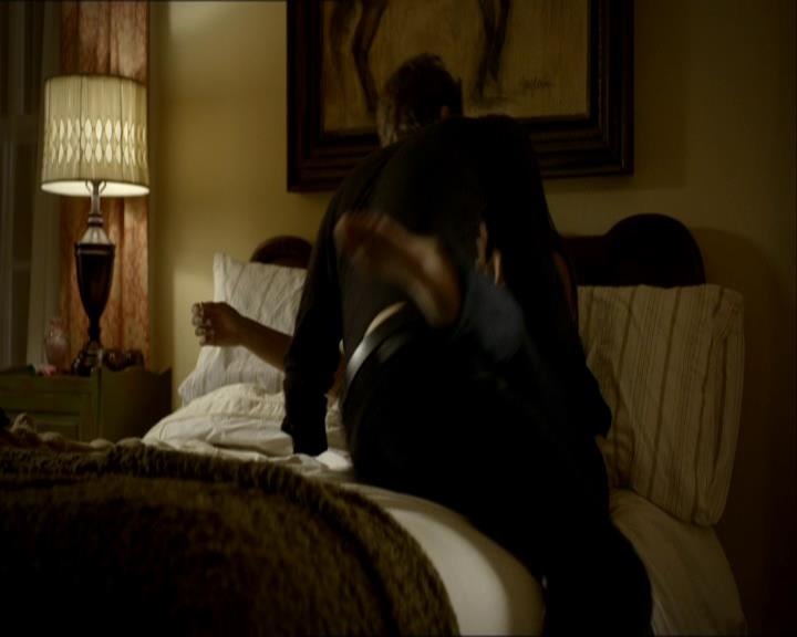 VampireDiariesWorld_dot_org-1x03FridayNightBites1387.jpg