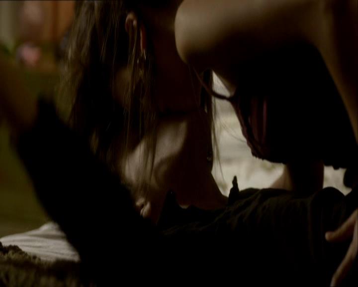 VampireDiariesWorld_dot_org-1x03FridayNightBites1391.jpg