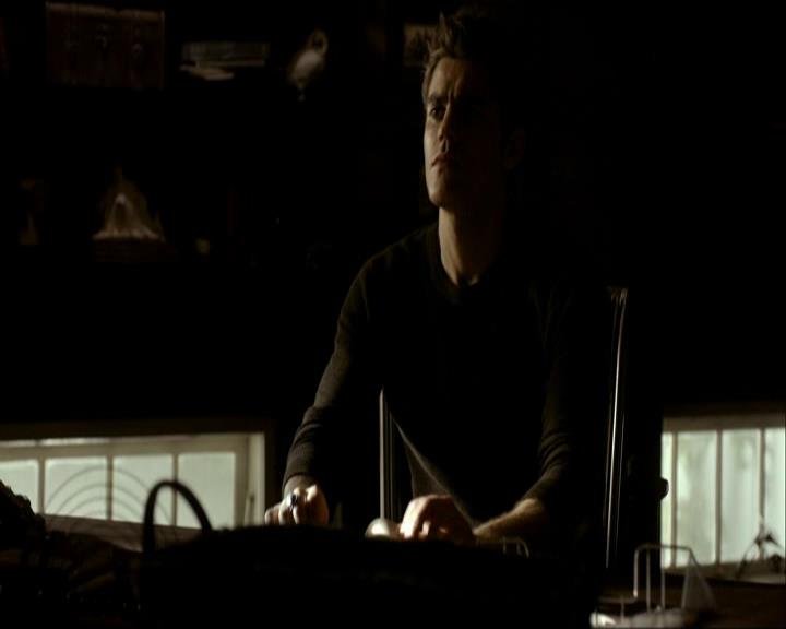 VampireDiariesWorld_dot_org-1x03FridayNightBites1457.jpg