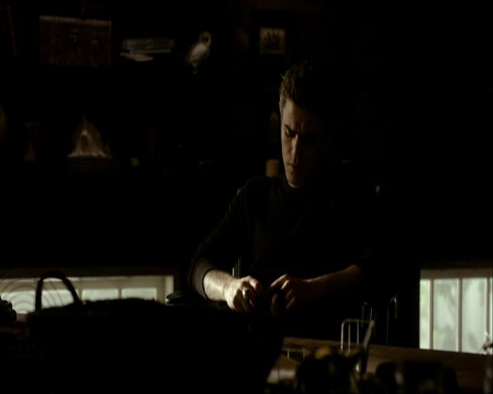 VampireDiariesWorld_dot_org-1x03FridayNightBites1459.jpg