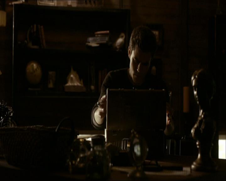 VampireDiariesWorld_dot_org-1x03FridayNightBites1476.jpg