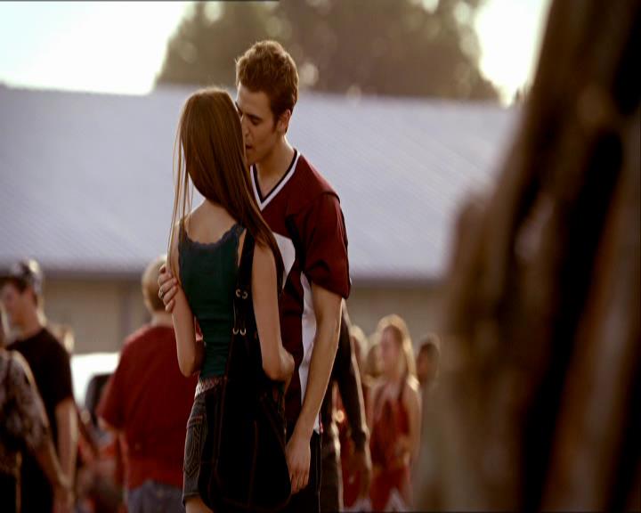 VampireDiariesWorld_dot_org-1x03FridayNightBites1571.jpg VampireDiariesWorld_dot_org-1x03FridayNightBites1571.jpg