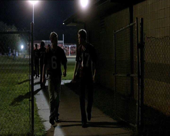 VampireDiariesWorld_dot_org-1x03FridayNightBites1898.jpg