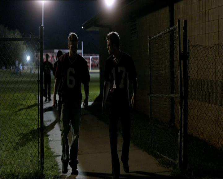 VampireDiariesWorld_dot_org-1x03FridayNightBites1899.jpg