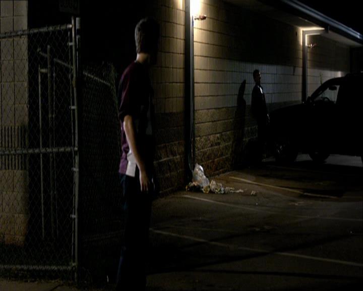 VampireDiariesWorld_dot_org-1x03FridayNightBites1936.jpg