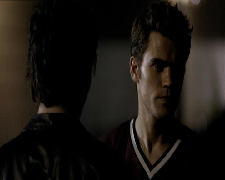 VampireDiariesWorld_dot_org-1x03FridayNightBites1945.jpg