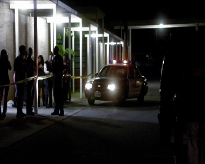 VampireDiariesWorld_dot_org-1x03FridayNightBites2102.jpg