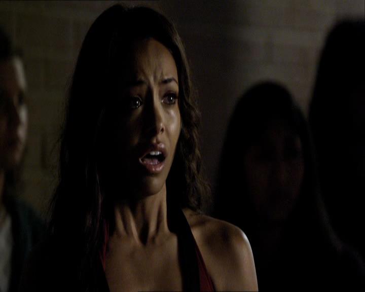 VampireDiariesWorld_dot_org-1x03FridayNightBites2128.jpg