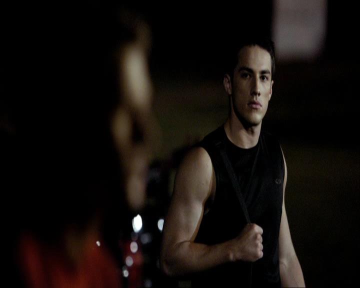 VampireDiariesWorld_dot_org-1x03FridayNightBites2138.jpg