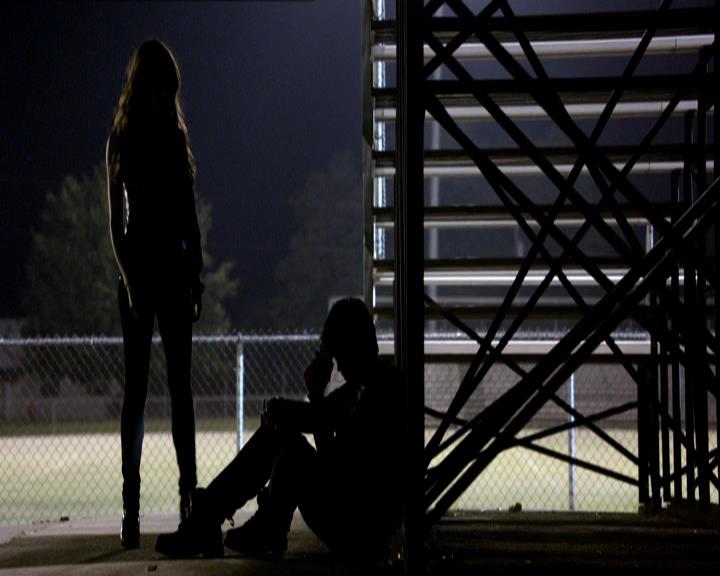 VampireDiariesWorld_dot_org-1x03FridayNightBites2150.jpg