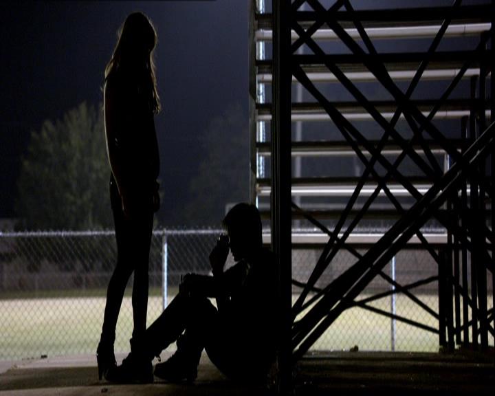 VampireDiariesWorld_dot_org-1x03FridayNightBites2151.jpg