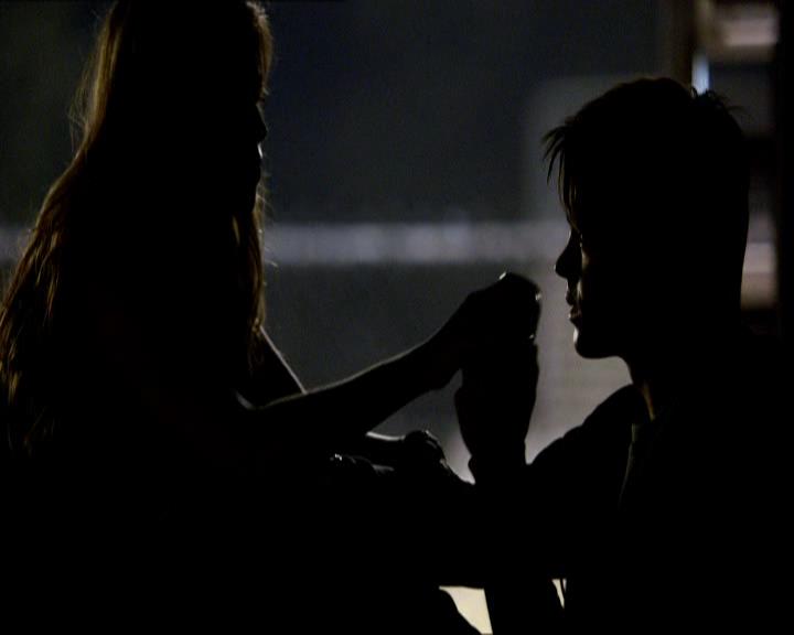 VampireDiariesWorld_dot_org-1x03FridayNightBites2155.jpg