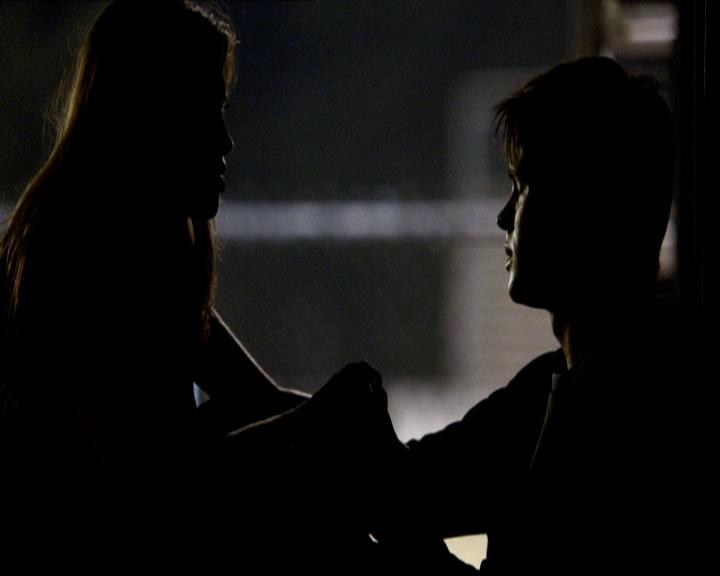 VampireDiariesWorld_dot_org-1x03FridayNightBites2159.jpg