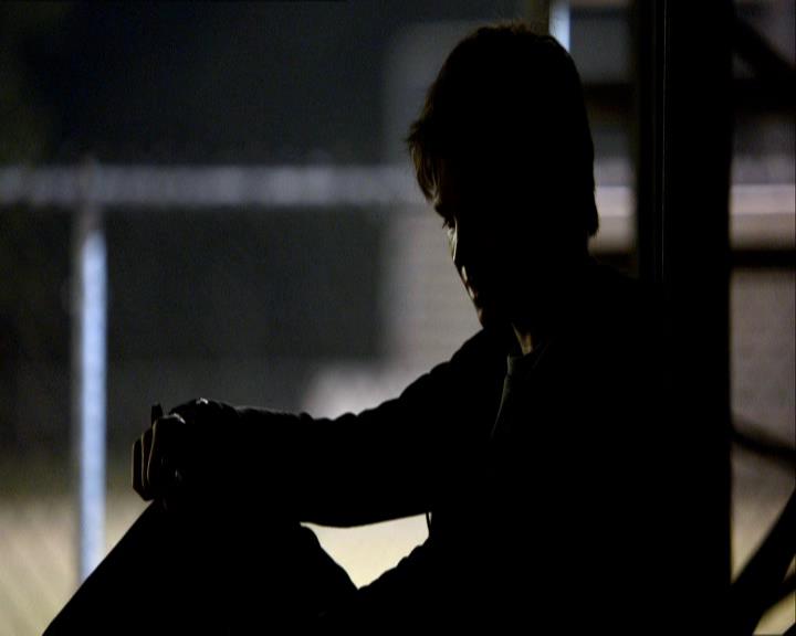 VampireDiariesWorld_dot_org-1x03FridayNightBites2172.jpg
