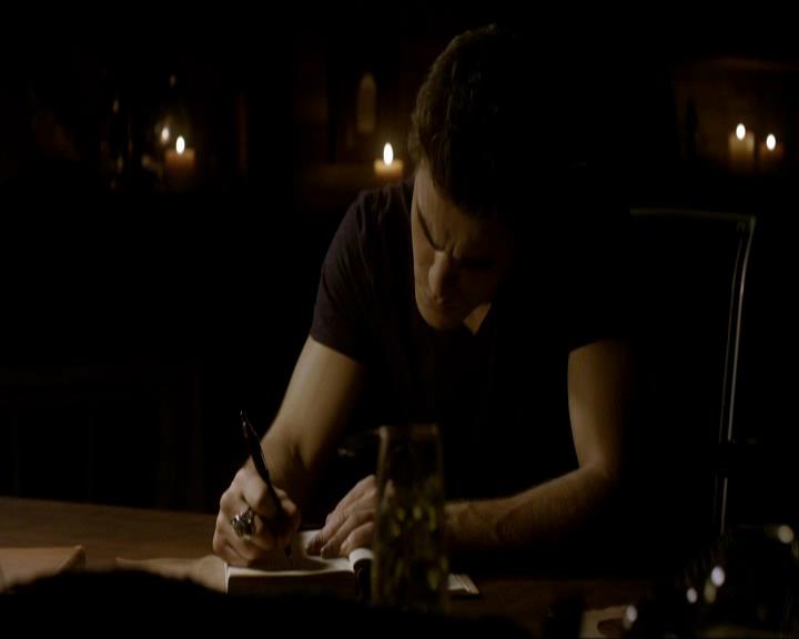 VampireDiariesWorld_dot_org-1x03FridayNightBites2210.jpg