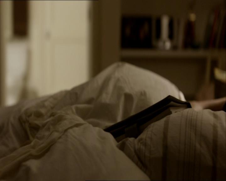 VampireDiariesWorld_dot_org-1x03FridayNightBites2225.jpg
