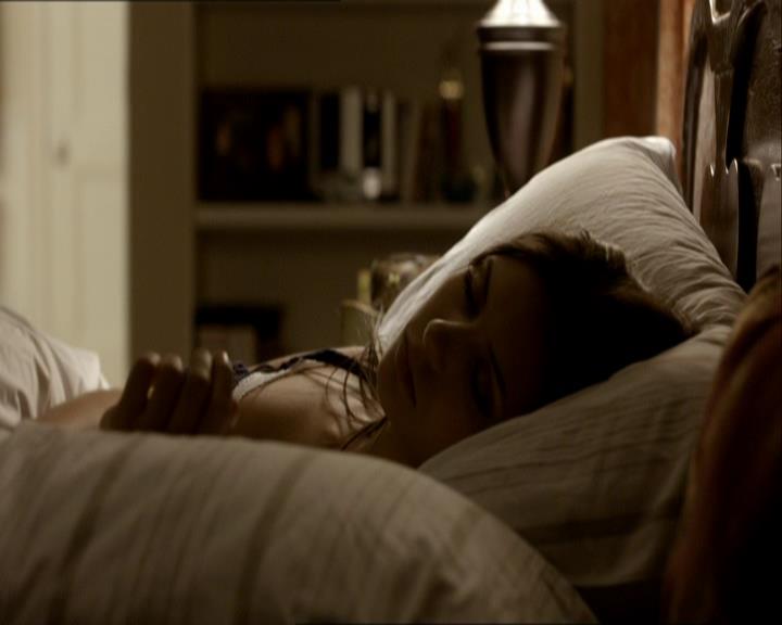 VampireDiariesWorld_dot_org-1x03FridayNightBites2231.jpg