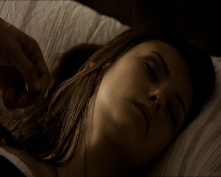 VampireDiariesWorld_dot_org-1x03FridayNightBites2241.jpg