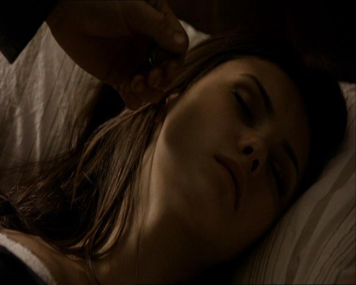 VampireDiariesWorld_dot_org-1x03FridayNightBites2242.jpg