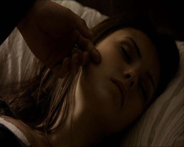 VampireDiariesWorld_dot_org-1x03FridayNightBites2244.jpg