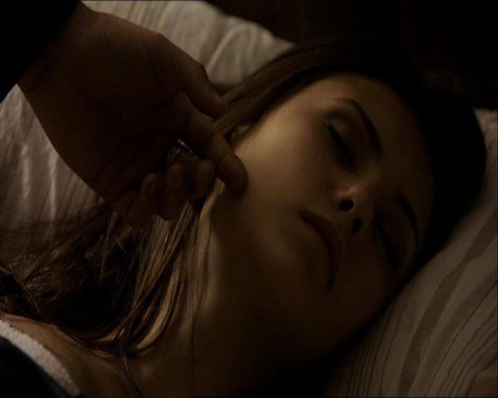 VampireDiariesWorld_dot_org-1x03FridayNightBites2245.jpg