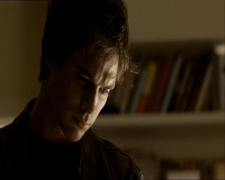 VampireDiariesWorld_dot_org-1x03FridayNightBites2250.jpg