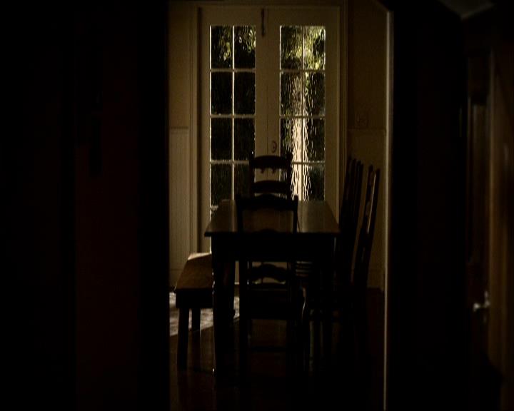 VampireDiariesWorld_dot_org-104FamilyTies0069.jpg