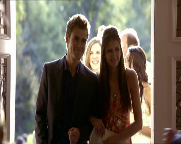 VampireDiariesWorld_dot_org-104FamilyTies1148.jpg