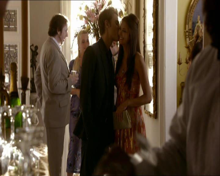 VampireDiariesWorld_dot_org-104FamilyTies1159.jpg