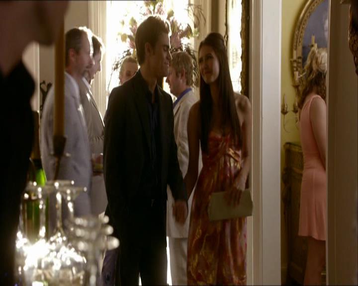VampireDiariesWorld_dot_org-104FamilyTies1160.jpg
