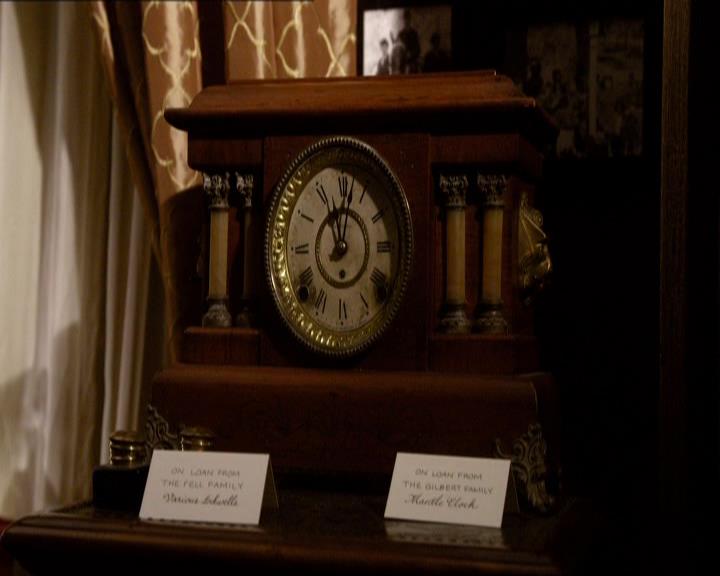 VampireDiariesWorld_dot_org-104FamilyTies1174.jpg