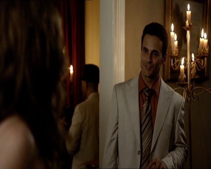 VampireDiariesWorld_dot_org-104FamilyTies1206.jpg