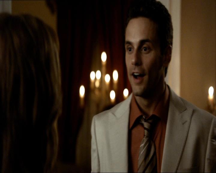 VampireDiariesWorld_dot_org-104FamilyTies1209.jpg