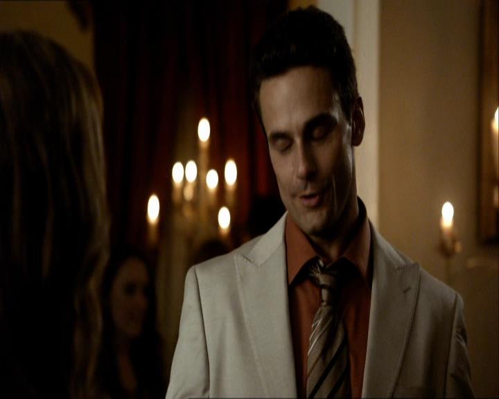 VampireDiariesWorld_dot_org-104FamilyTies1210.jpg