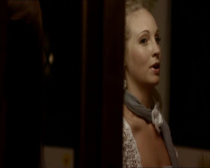 VampireDiariesWorld_dot_org-104FamilyTies1930.jpg