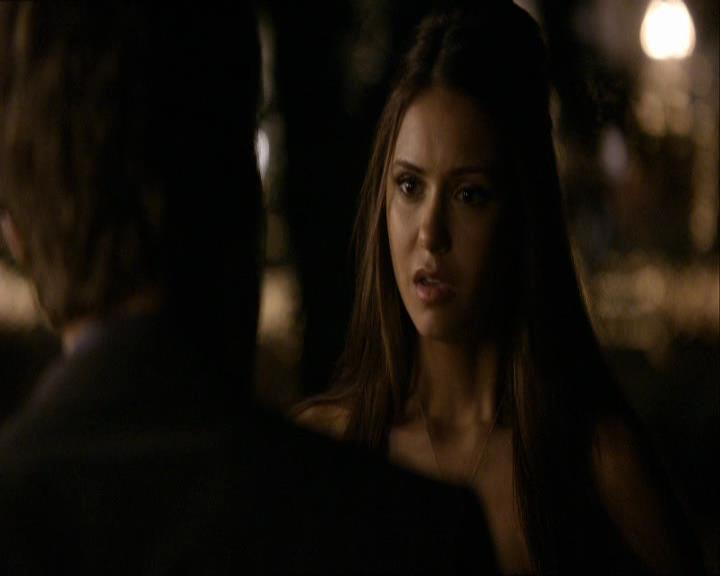 VampireDiariesWorld_dot_org-104FamilyTies1991.jpg